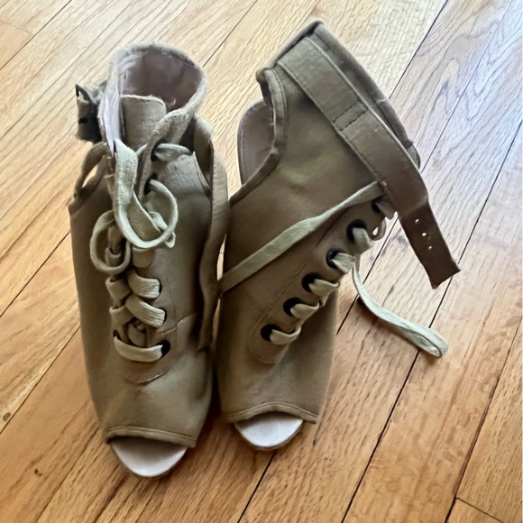 Charlotte Ronson Shoes - Stylish Tan Women's Open-Toe Shoes